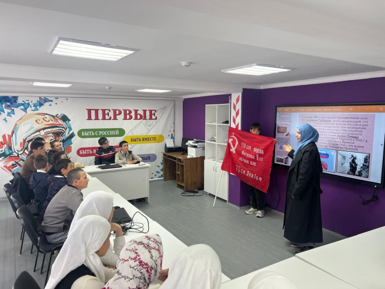 Открытый урок об истории Знамени Победы..